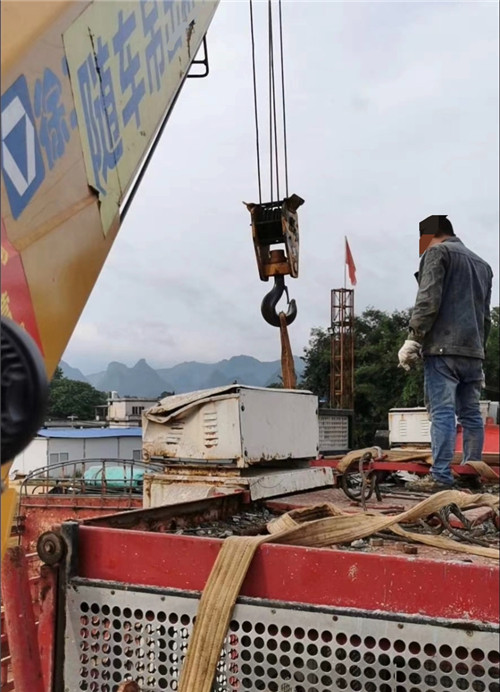 霍城县大件吊装搬运设备常用的施工手势信号解答